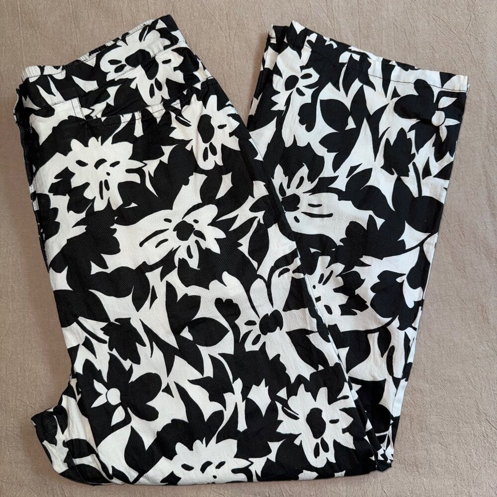 Patchington Black White Floral High Waist‎ Capri Pants Size M